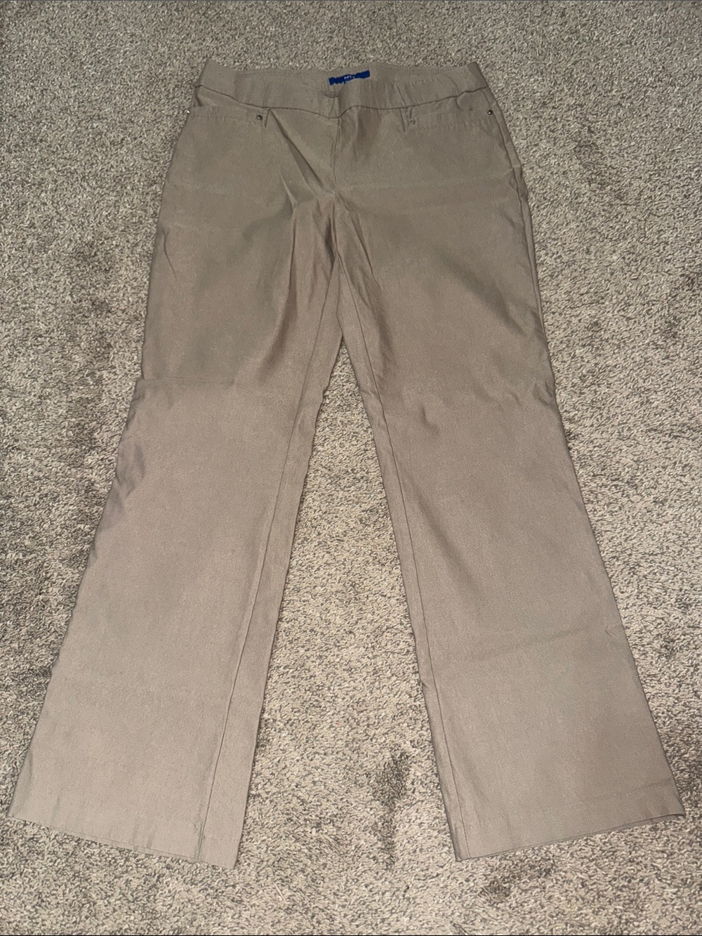Apt 9 Women’s pull on  Work Pants in Taupe